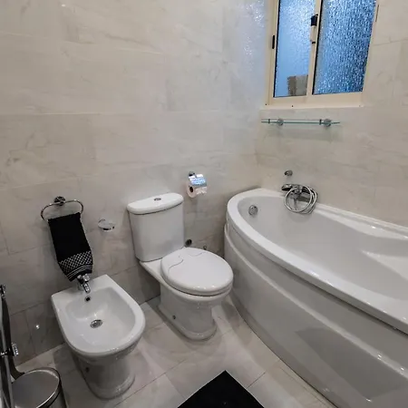 Vakantiehuis Blue Eye - Waterfront In A Scenic Location *