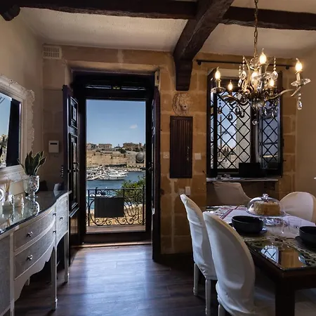 Blue Eye - Waterfront In A Scenic Location Vakantiehuis *