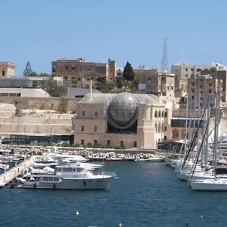 Blue Eye - Waterfront In A Scenic Location Vakantiehuis *